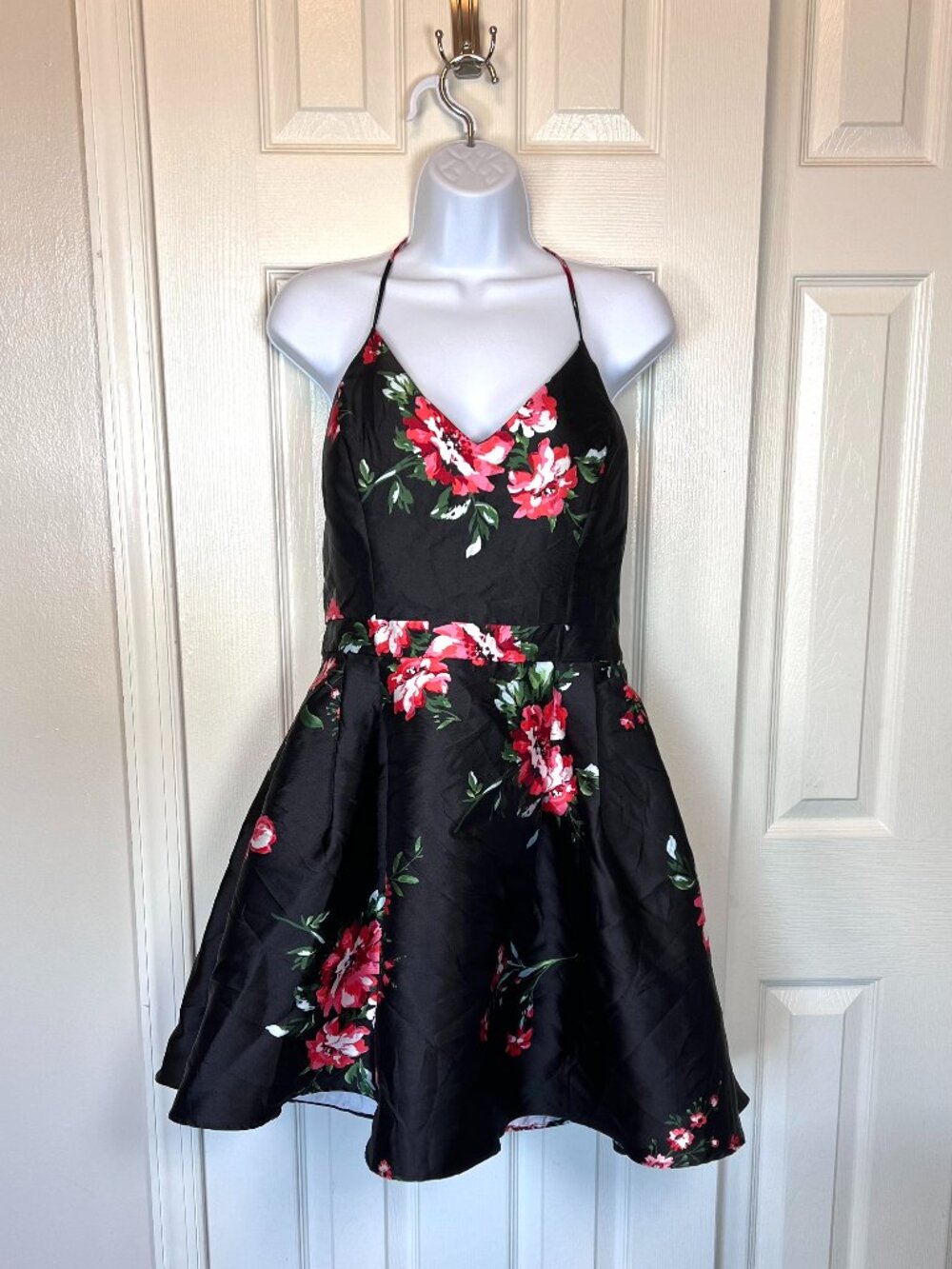B. Smart Black Floral Fit & Flare Halter Party Dress Juniors Size 15